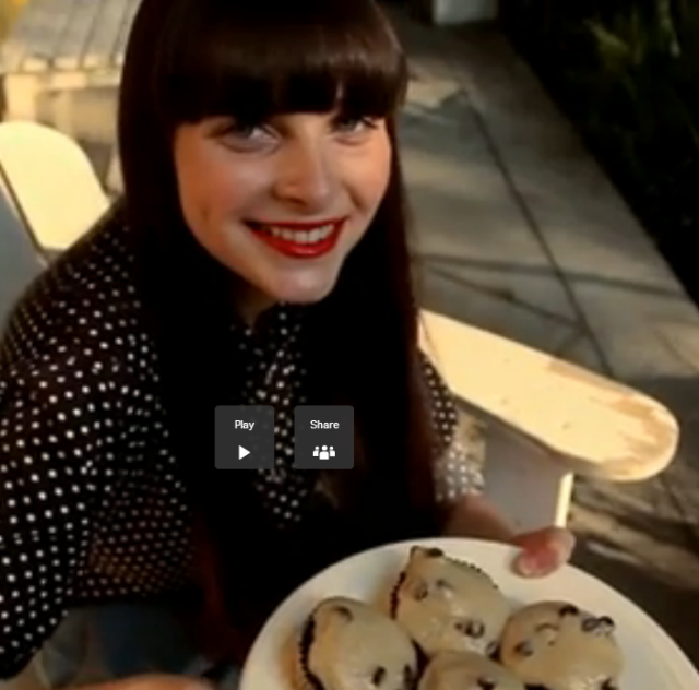 Storytelling-person Storytelling-person